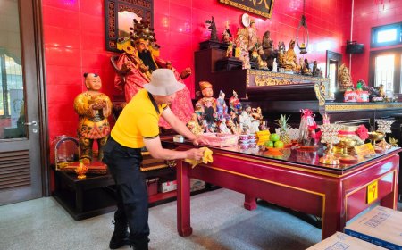 Hari Bhayangkara ke-80, Polres Malang Laksanakan Aksi Bersih Vihara di Lawang