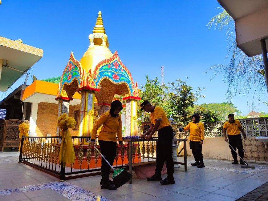 Polres Malang Tebar Semangat Toleransi melalui Aksi Bersih Tempat Ibadah